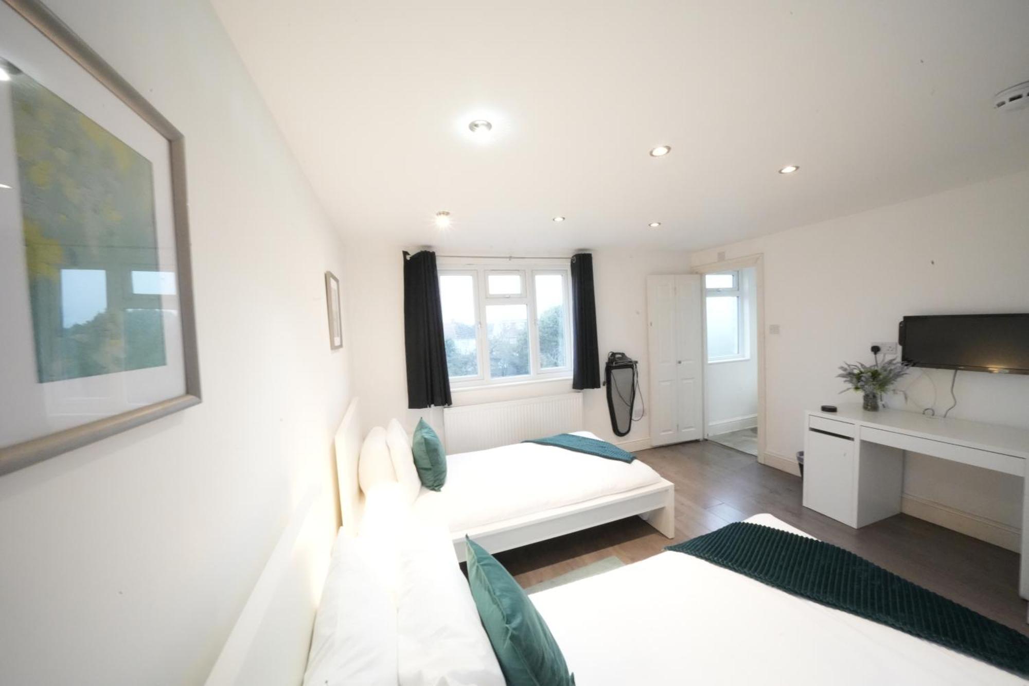 Grand Airport Ensuites Harmondsworth Buitenkant foto