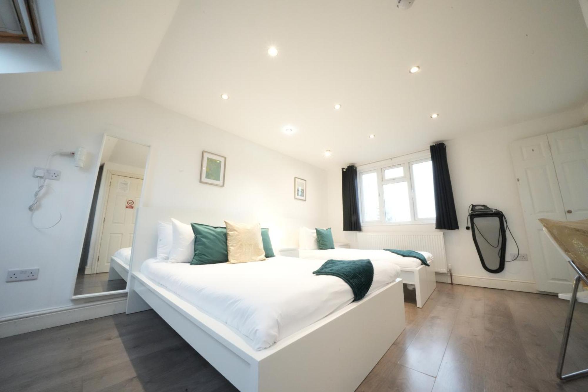 Grand Airport Ensuites Harmondsworth Buitenkant foto