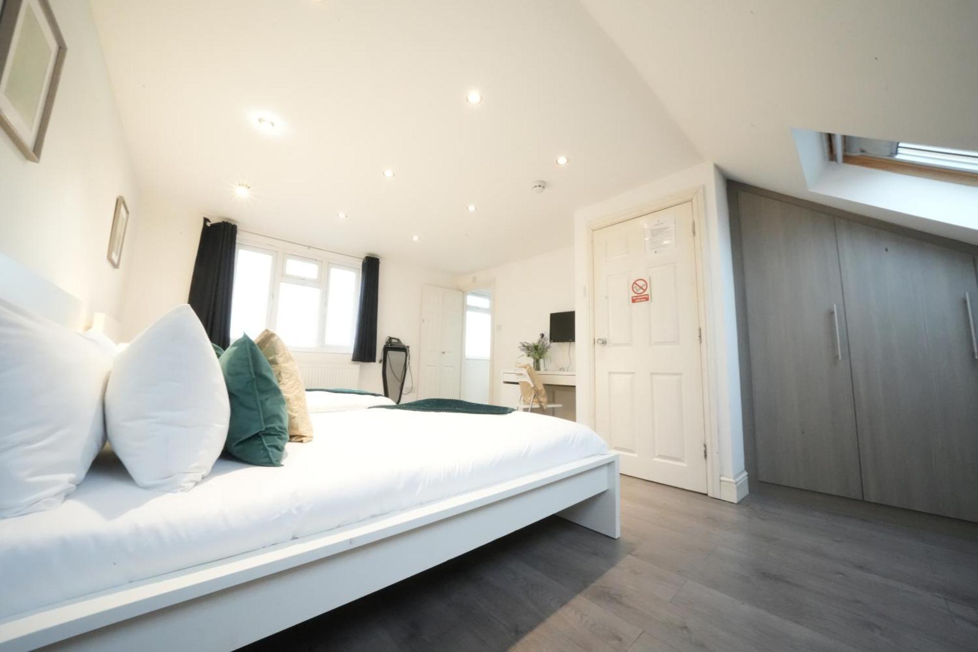 Grand Airport Ensuites Harmondsworth Buitenkant foto