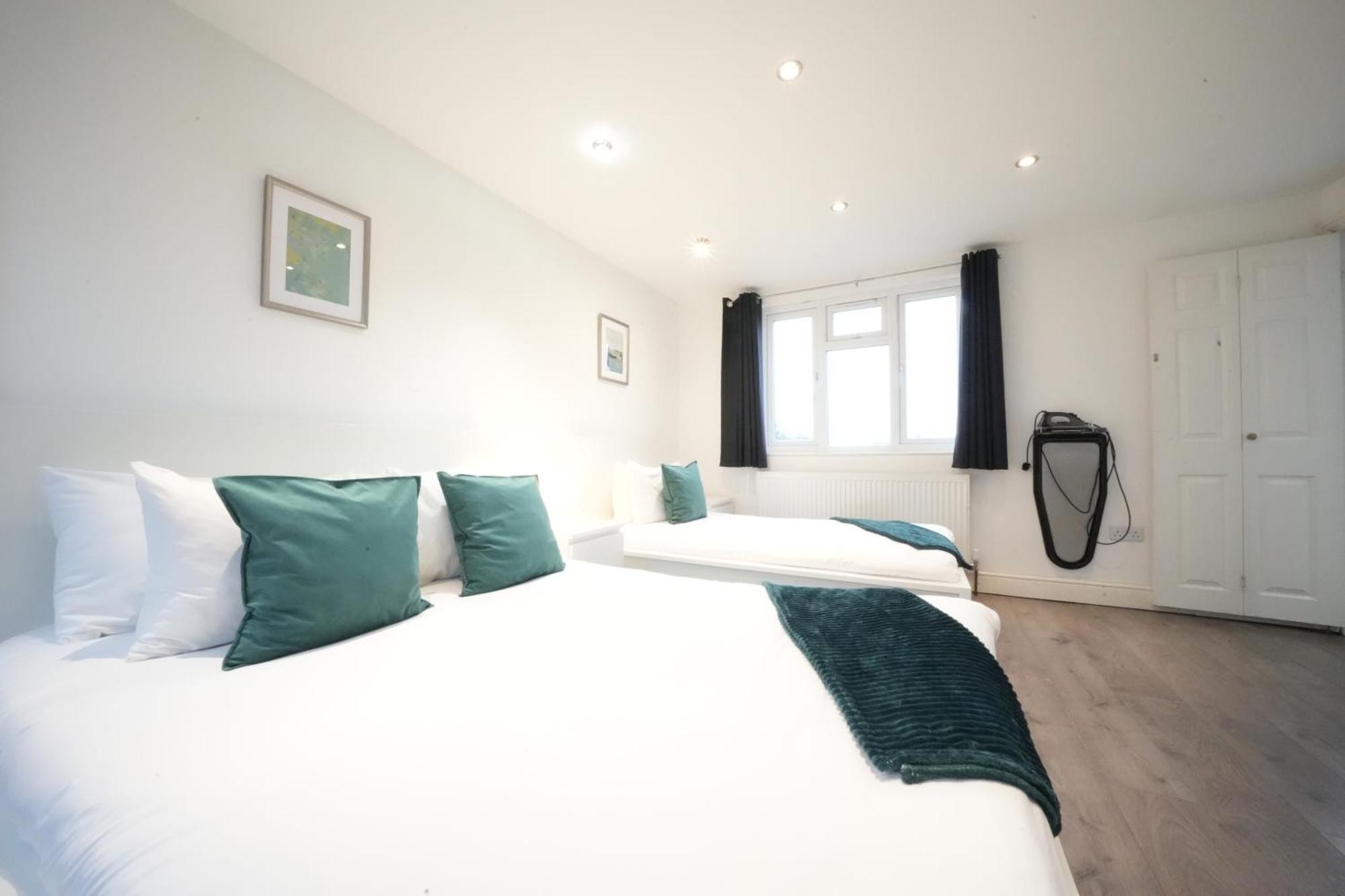 Grand Airport Ensuites Harmondsworth Buitenkant foto