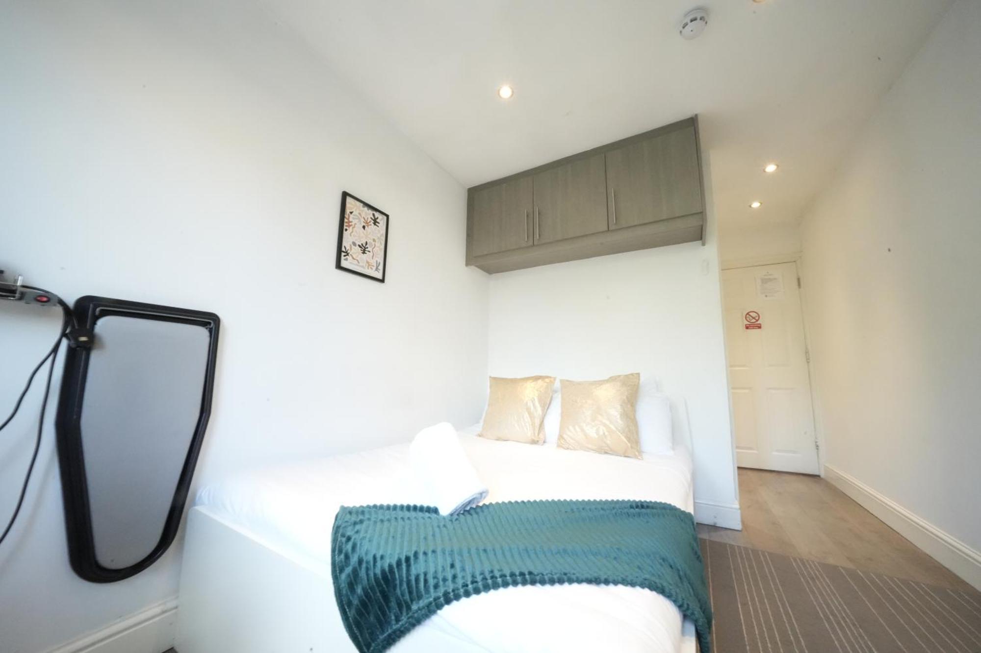Grand Airport Ensuites Harmondsworth Buitenkant foto