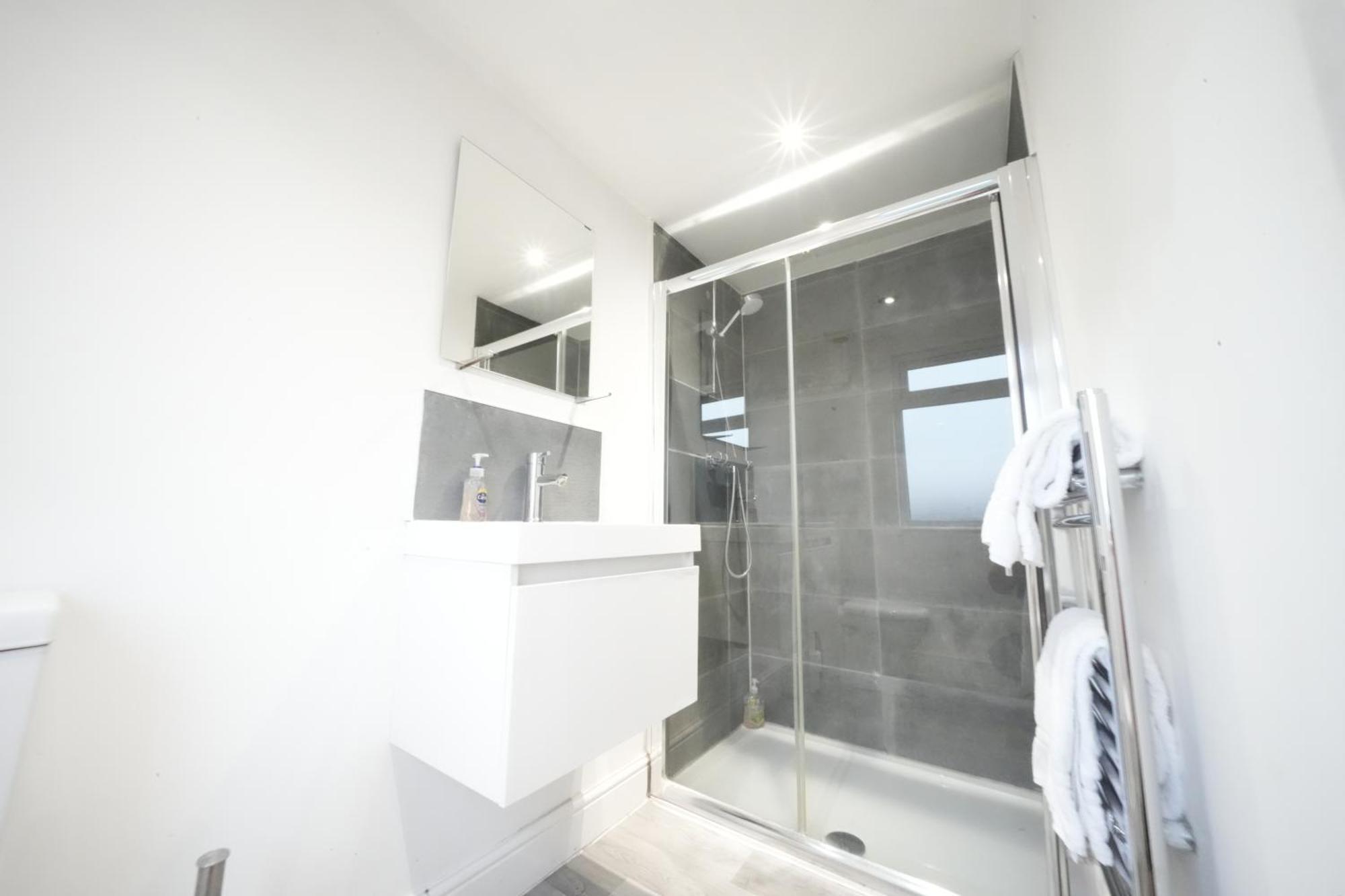 Grand Airport Ensuites Harmondsworth Buitenkant foto